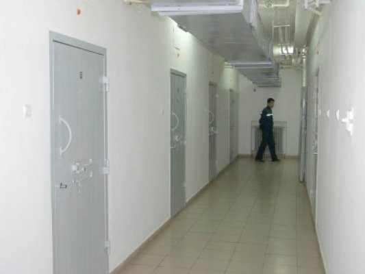 Persoane date în urmărire naţională, depistate de poliţişti